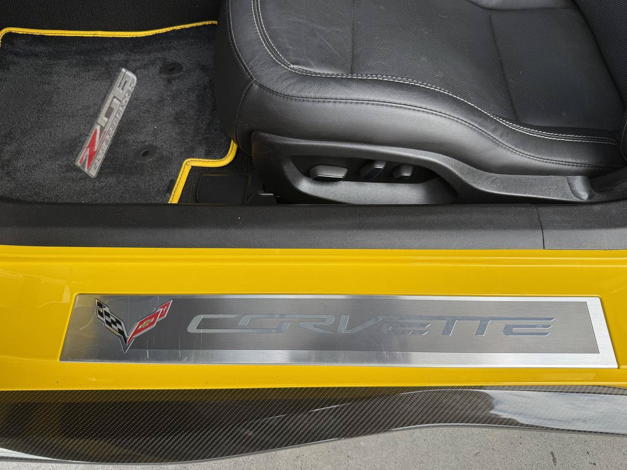Used 2015 Chevrolet Corvette Z06 w/ Z07 Performance Package w/ Z07 Performance Package RWD image 14