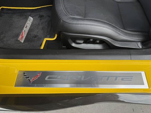 Used 2015 Chevrolet Corvette Z06 w/ Z07 Performance Package RWD image 14