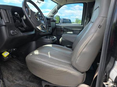Used 2018 Chevrolet Express 2500 w/ Driver Convenience Package RWD image 3