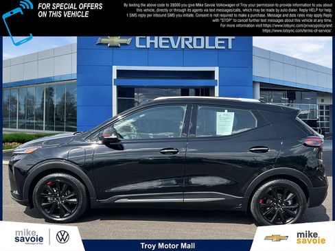 Certified 2023 Chevrolet Bolt EUV Premier w/ Sun & Sound Package FWD image 2