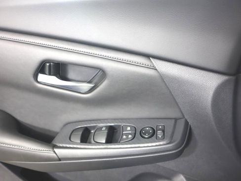 Used 2025 Nissan Sentra SV FWD image 19