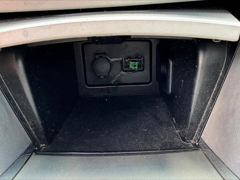 Used 2011 Toyota Camry LE FWD image 16