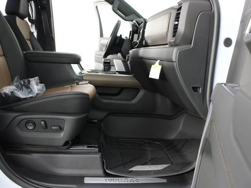 New 2026 Chevrolet Silverado 1500 High Country w/ High Country Premium Package AWD/4WD image 25