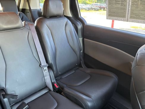 Used 2026 Kia Carnival FWD image 40