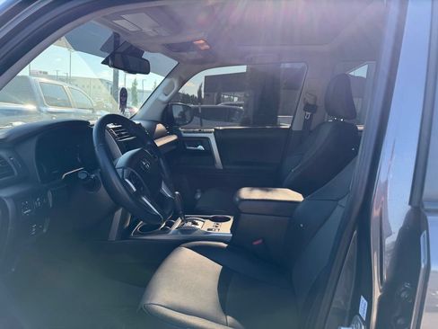 Used 2022 Toyota 4Runner SR5 Premium w/ Moonroof Package RWD image 4