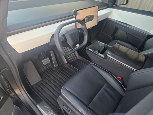 Used 2024 Tesla Cybertruck AWD Crew Cab image 20