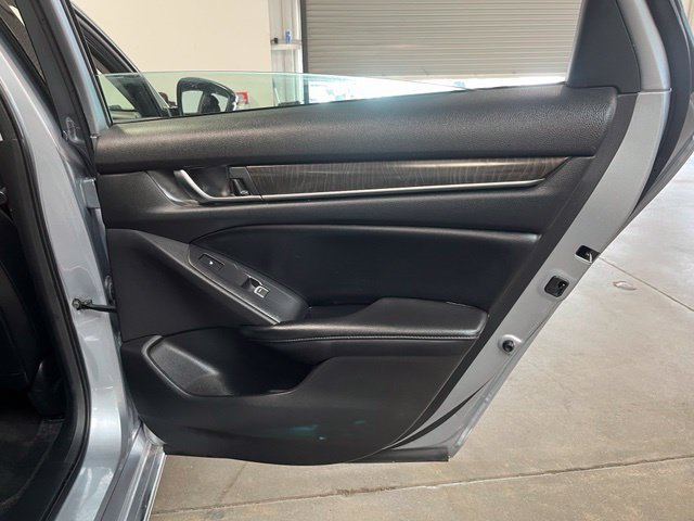 Used 2018 Honda Accord Touring image 16