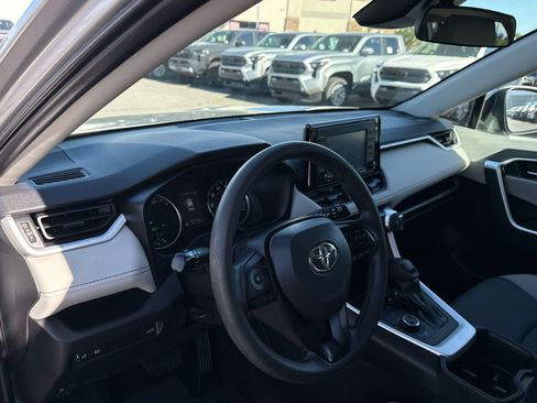 Used 2022 Toyota RAV4 XLE w/ Convenience Package AWD/4WD image 10