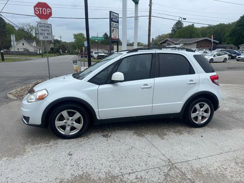 Used 2012 Suzuki SX4 Premium AWD/4WD image 2