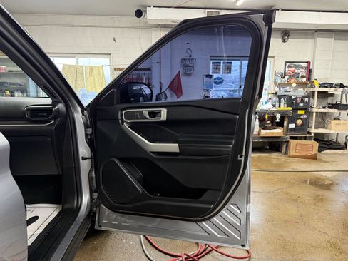 Used 2020 Ford Explorer XLT w/ Equipment Group 202A image 23