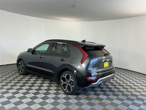Used 2023 Kia Niro SX Touring FWD image 7