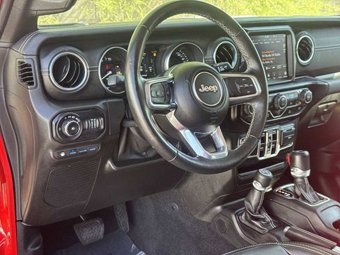 Used 2021 Jeep Wrangler Unlimited Sahara w/ Cold Weather Group AWD/4WD image 10