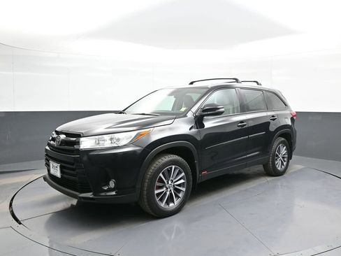 Certified 2019 Toyota Highlander XLE image 10