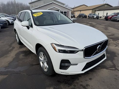 Used 2022 Volvo XC60 B5 Momentum image 4