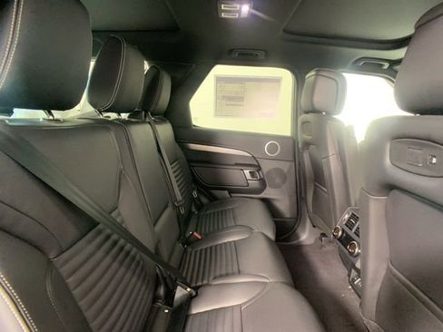 Used 2025 Land Rover Discovery Dynamic SE image 32