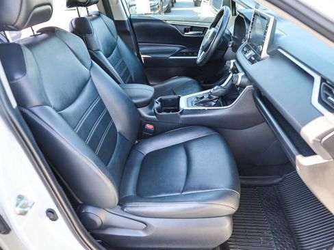Used 2022 Toyota RAV4 XLE Premium AWD/4WD image 8