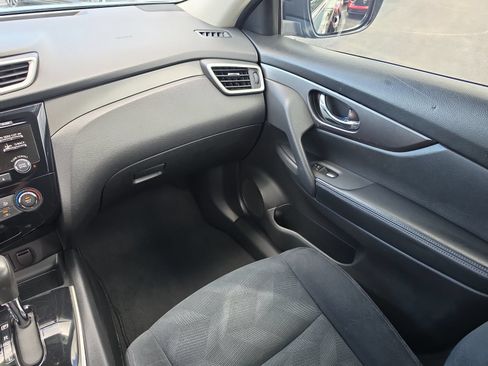 Used 2016 Nissan Rogue S FWD image 12