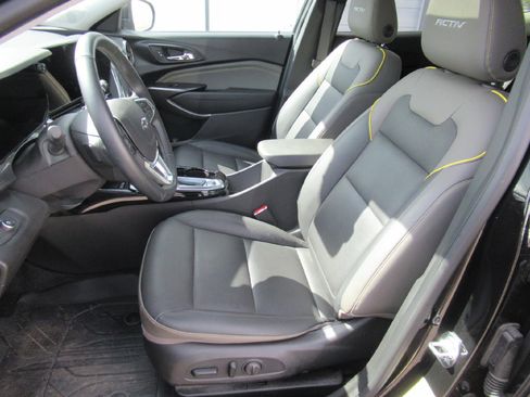Certified 2024 Chevrolet Trax ACTIV w/ Sunroof Package FWD image 9