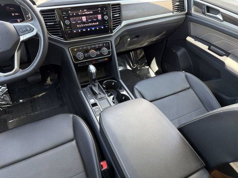 Used 2023 Volkswagen Atlas SE w/ Panoramic Sunroof Package FWD image 19