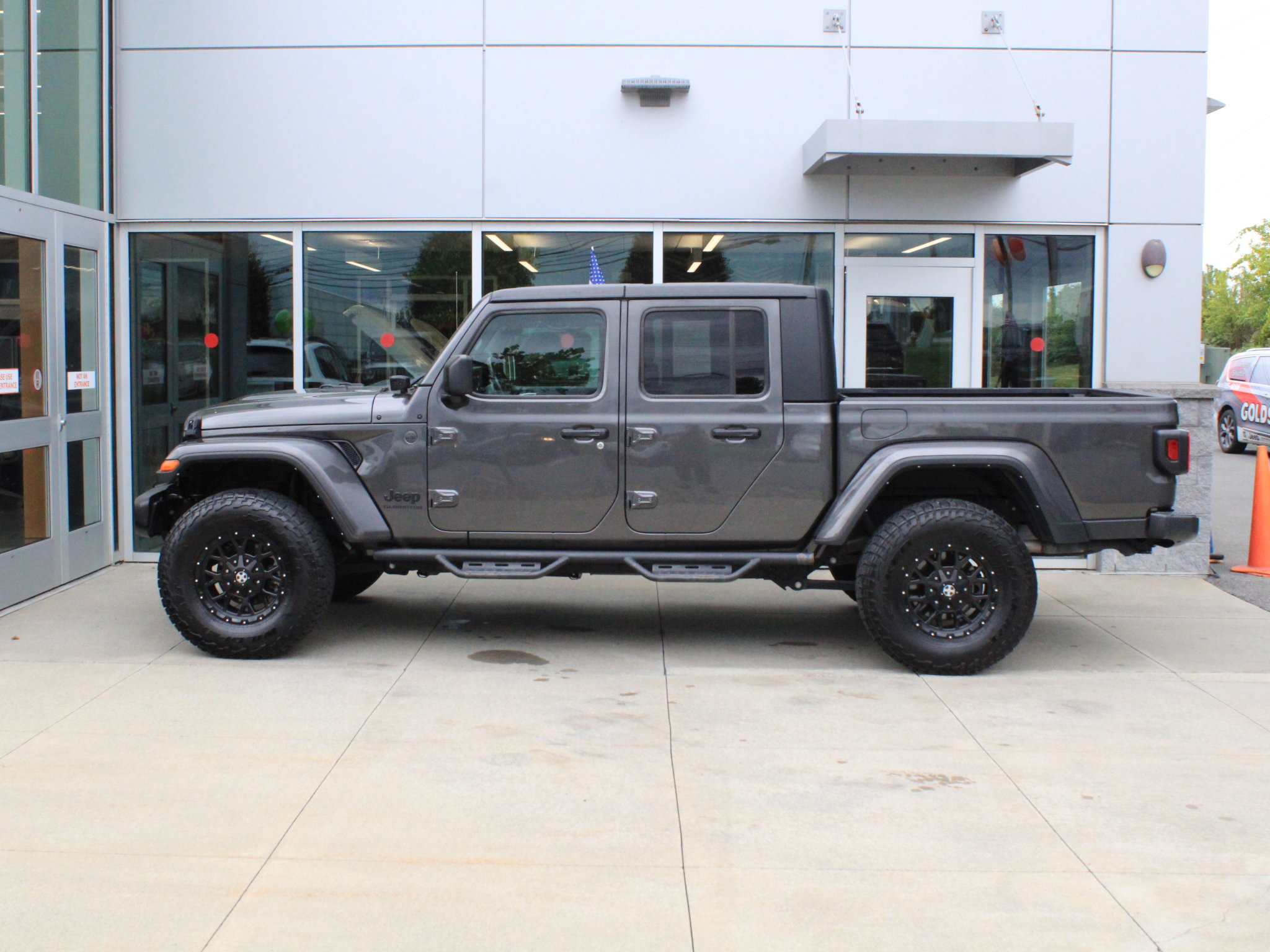 Used 2022 Jeep Gladiator Sport AWD/4WD image 5