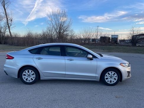 Used 2019 Ford Fusion S image 2
