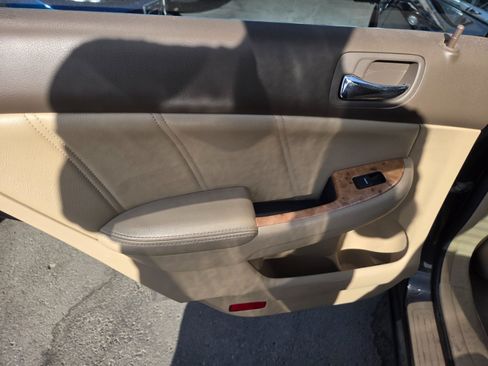Used 2005 Honda Accord EX image 9