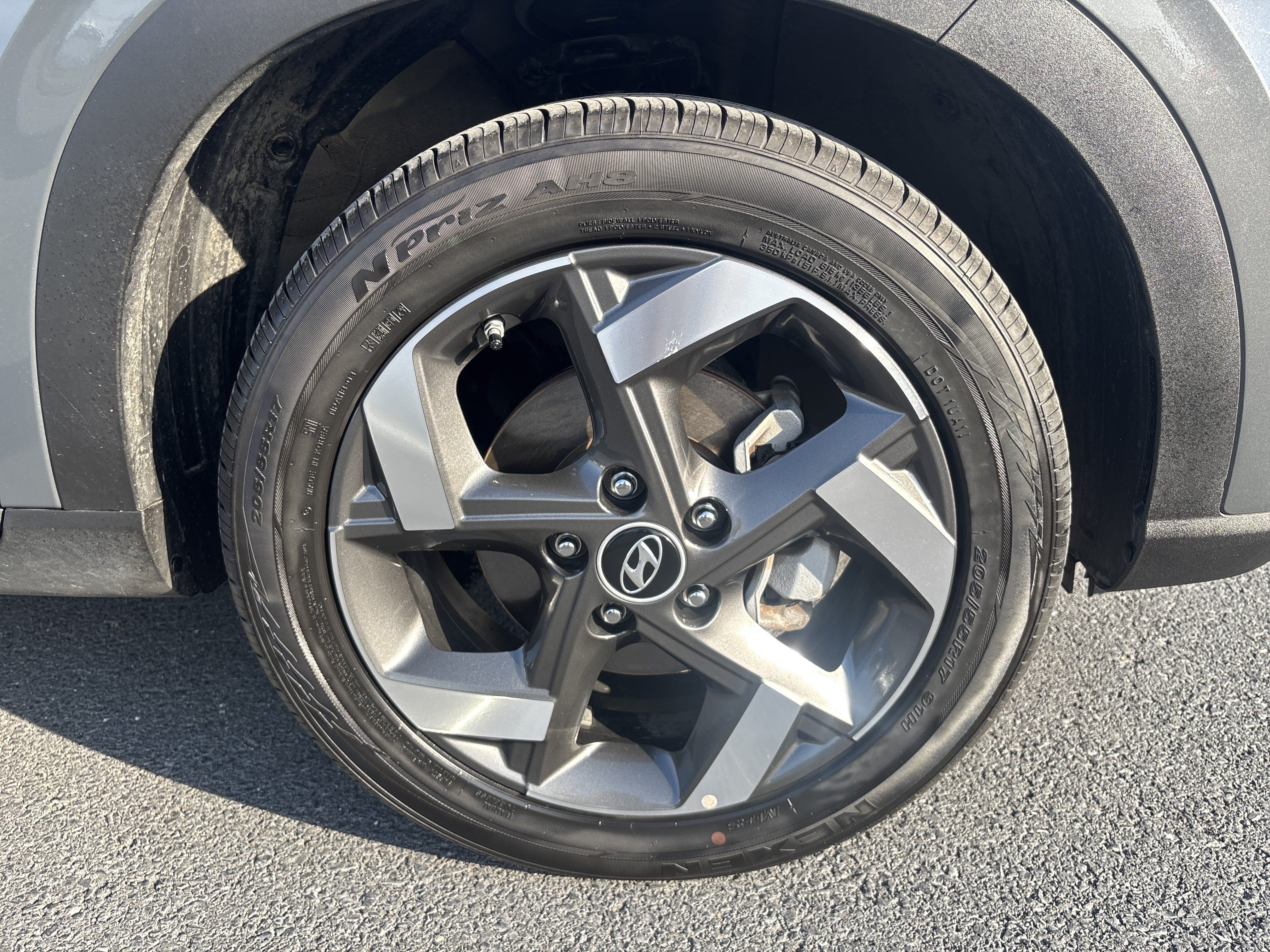 Used 2025 Hyundai Venue SEL FWD image 24