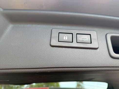 Used 2024 Subaru Forester Premium AWD/4WD image 11