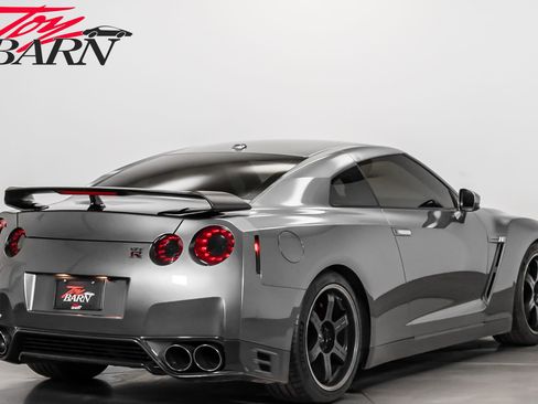 Used 2013 Nissan GT-R Black Edition image 5