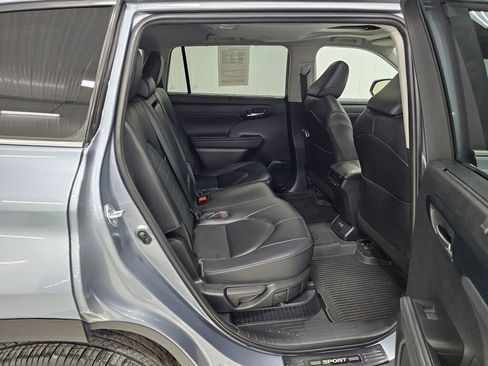 Used 2023 Toyota Highlander XLE image 10