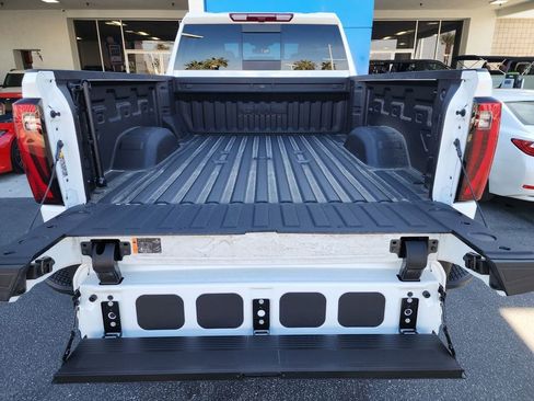 New 2025 GMC Sierra 2500 SLT w/ SLT Premium Package image 27