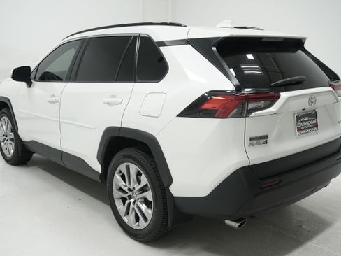 Used 2021 Toyota RAV4 XLE Premium FWD image 6