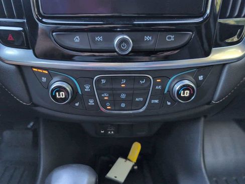 Used 2022 Chevrolet Traverse Premier image 30