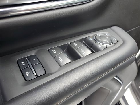 Used 2023 Chevrolet Suburban High Country image 27