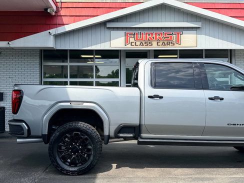Used 2025 GMC Sierra 2500 Denali Ultimate AWD/4WD image 11