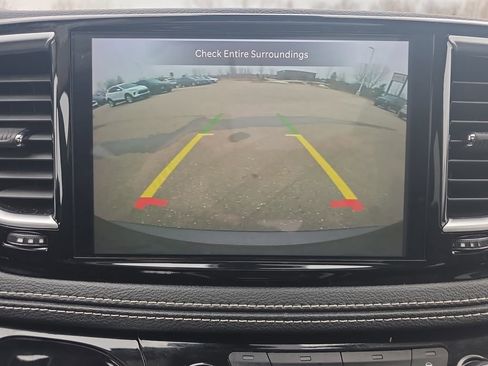 Used 2023 Chrysler Pacifica Limited image 26