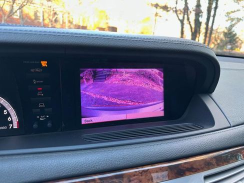 Used 2010 Mercedes-Benz CL 550 4MATIC w/ Sport Pkg image 37