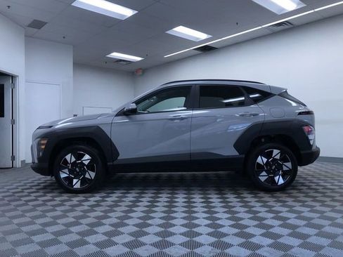 Used 2025 Hyundai Kona SEL image 12