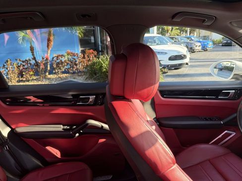 Used 2022 Porsche Cayenne image 14