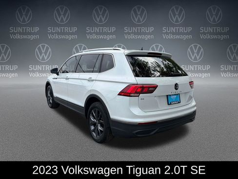 Used 2023 Volkswagen Tiguan SE w/ Panoramic Sunroof Package FWD image 3