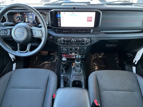 Used 2025 Jeep Wrangler Unlimited Rubicon image 13