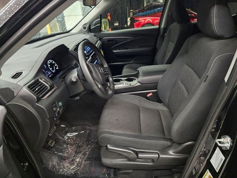 Used 2025 Honda Ridgeline Sport image 19