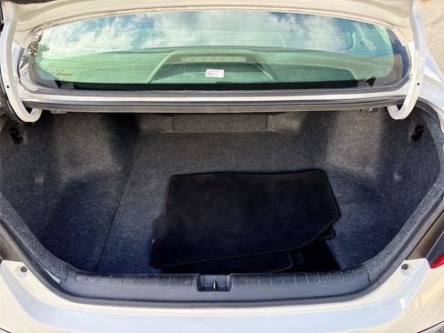 Used 2019 Honda Accord EX image 26
