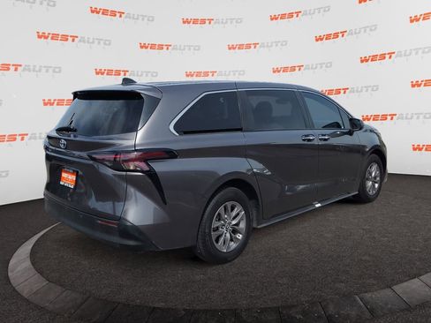 Used 2023 Toyota Sienna XLE AWD/4WD image 5