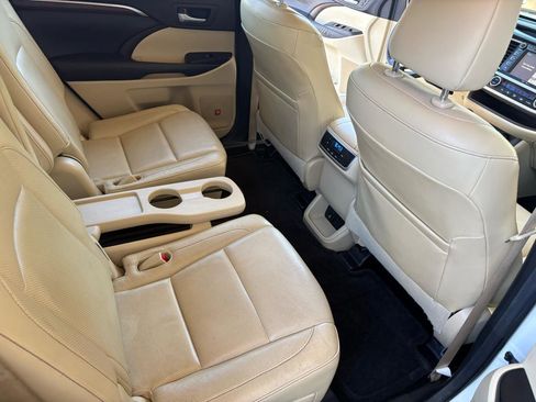 Used 2015 Toyota Highlander Limited AWD/4WD image 30
