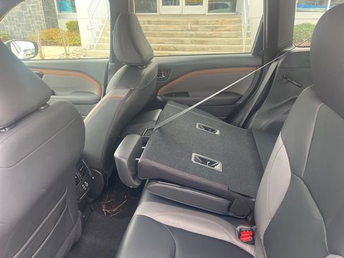 Used 2025 Subaru Forester Sport image 11