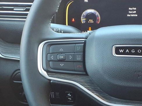 Used 2023 Jeep Wagoneer Series III w/ Premium Group I image 25