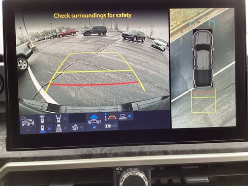 Used 2024 Toyota Tacoma Limited w/ Limited Package (LT) image 20