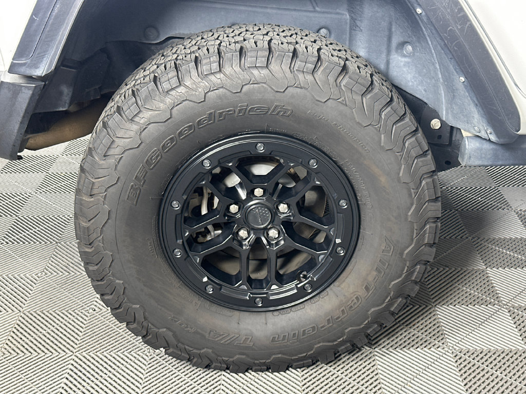 Used 2022 Jeep Wrangler Unlimited Sport w/ Xtreme Recon 35" Tire Package AWD/4WD image 17