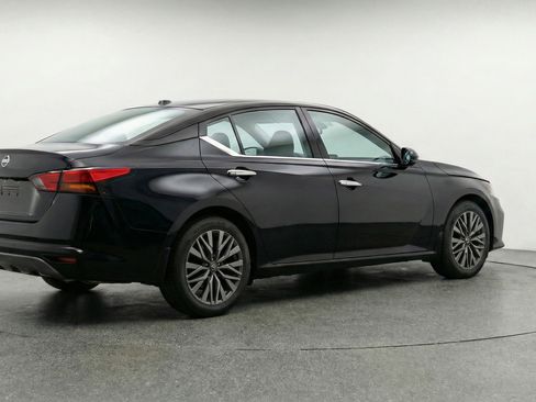 Used 2025 Nissan Altima 2.5 SV image 9